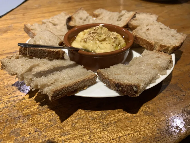 Mezze-Auswahl mit Dips